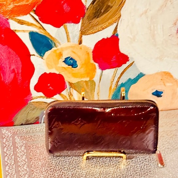 Louis Vuitton Brown Embossed printed monogram zipper round Wallet - Picture 2 of 16